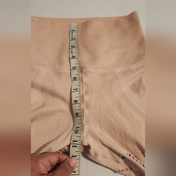 Avocado Serenity Shredded Leggings in Pale Pink Size Small - Picture 5 of 11